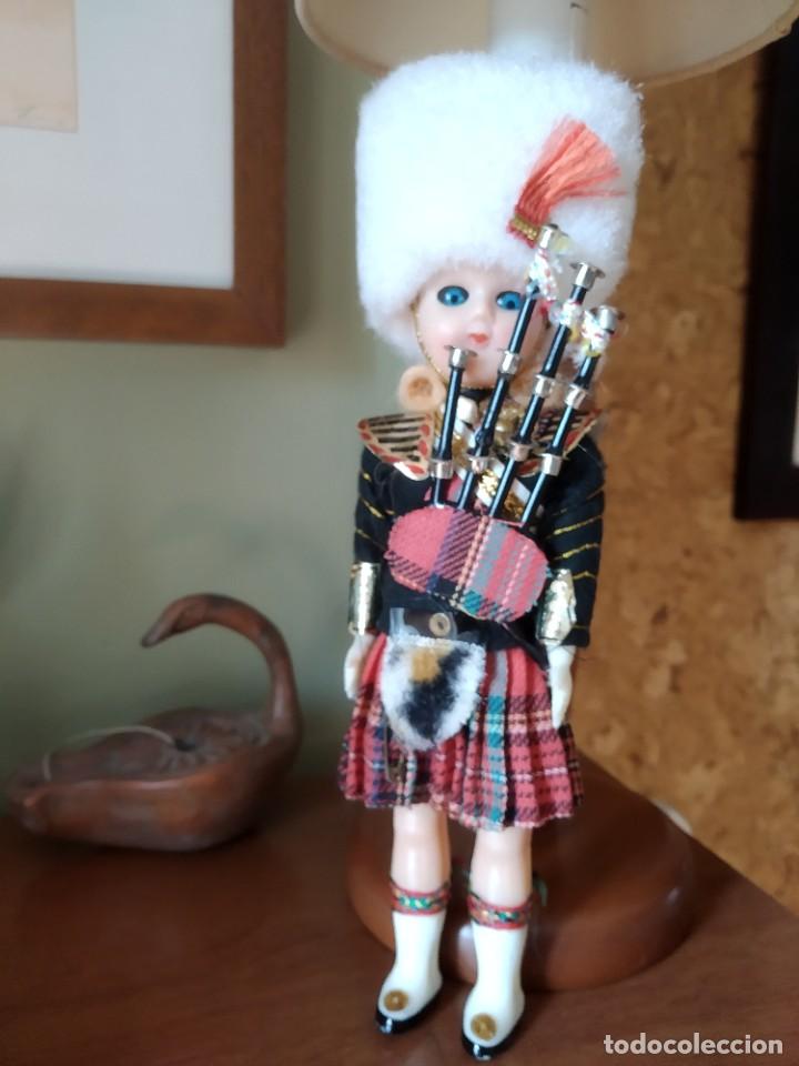 Mu&ntilde;ecas extranjeras: Peque&ntilde;a mu&ntilde;eca Londinense - Foto 4