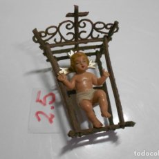 Muñecas Extranjeras: ANTIGUO NIÑO JESUS DE PVC CON CUNA - ESPECTACULAR . Lote 197814945