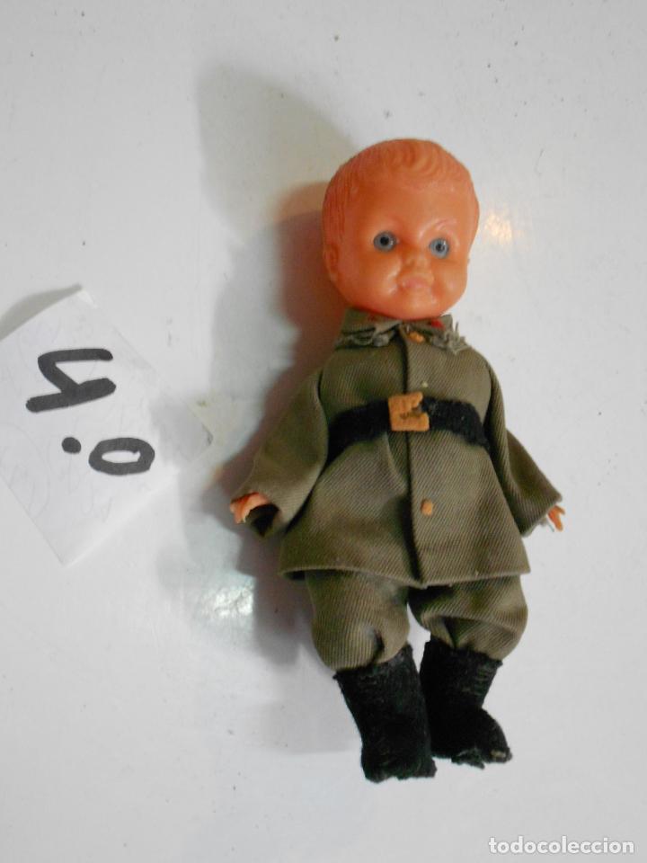 Mu&ntilde;ecas extranjeras: ANTIGUO MU&Ntilde;ECO VESTIDO SOLDADO - Foto 1