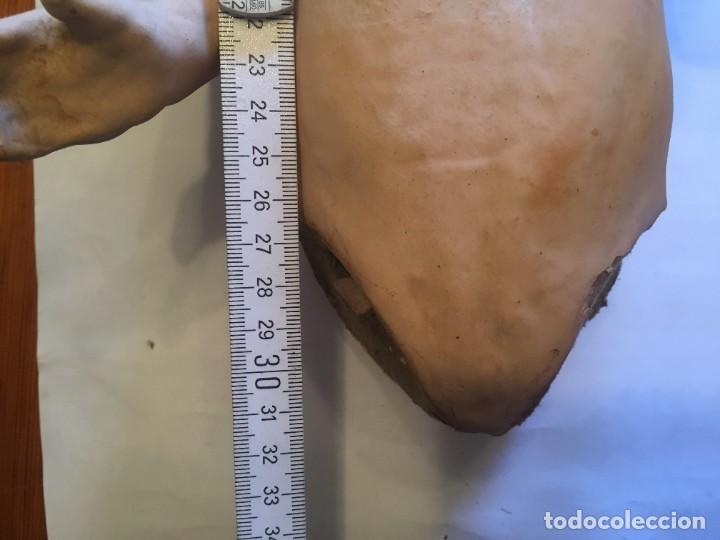 Mu&ntilde;ecas extranjeras: mu&ntilde;eca de carton piedra antigua - Foto 2