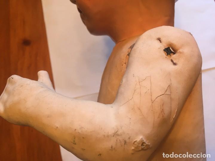 Mu&ntilde;ecas extranjeras: mu&ntilde;eca de carton piedra antigua - Foto 6