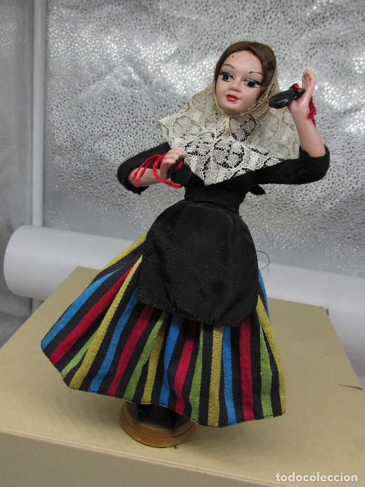 Mu&ntilde;ecas extranjeras: Lote de mu&ntilde;ecos y mu&ntilde;ecas de los a&ntilde;os 60 - Foto 4