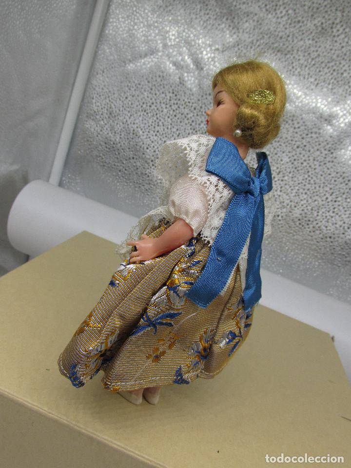 Mu&ntilde;ecas extranjeras: Lote de mu&ntilde;ecos y mu&ntilde;ecas de los a&ntilde;os 60 - Foto 11