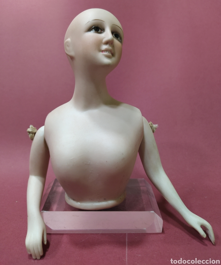 Mu&ntilde;ecas extranjeras: Busto de mu&ntilde;eca en biscuit, a&ntilde;os 20. - Foto 1