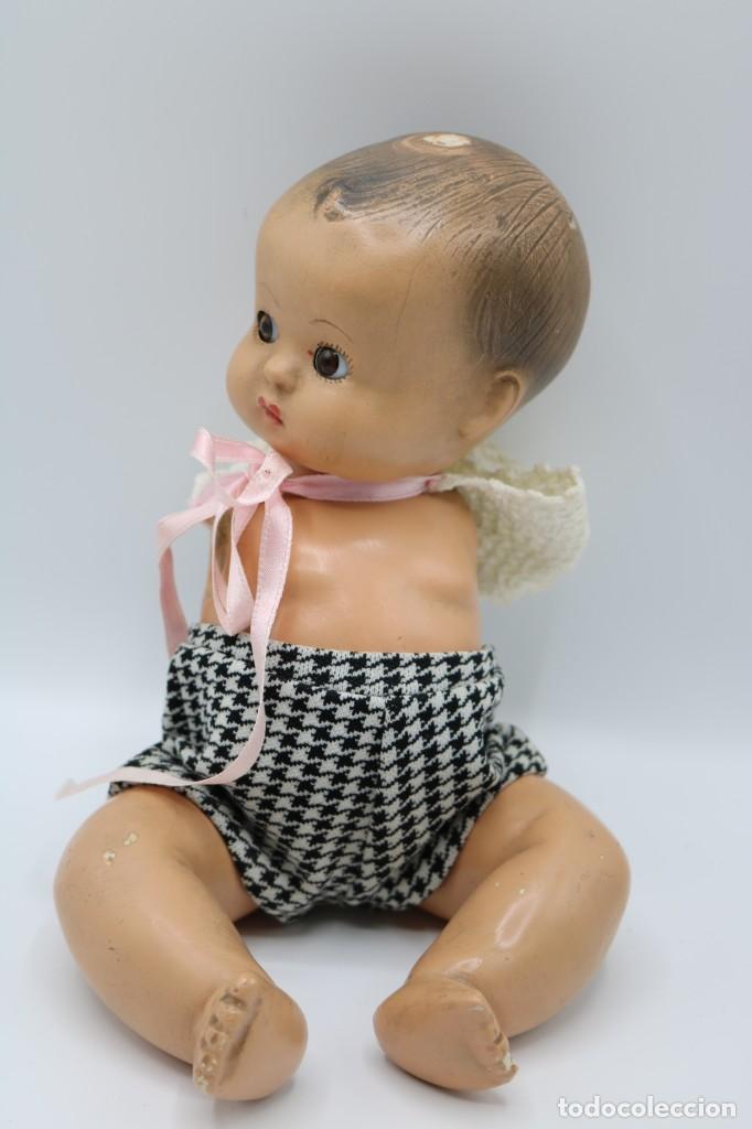 Mu&ntilde;ecas extranjeras: Mu&ntilde;eca MUY antigua con vestimenta de ganchillo - Foto 8
