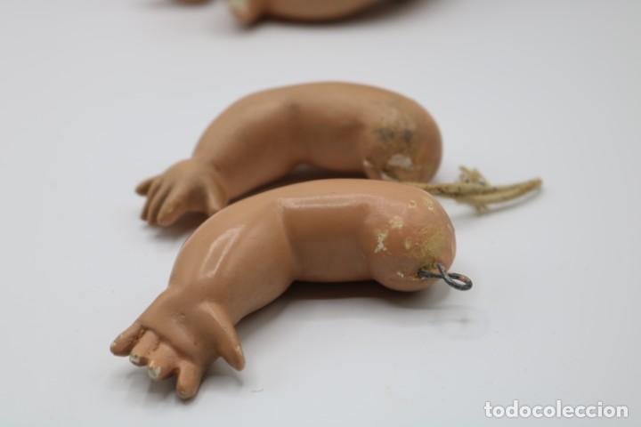 Mu&ntilde;ecas extranjeras: Mu&ntilde;eca MUY antigua con vestimenta de ganchillo - Foto 13
