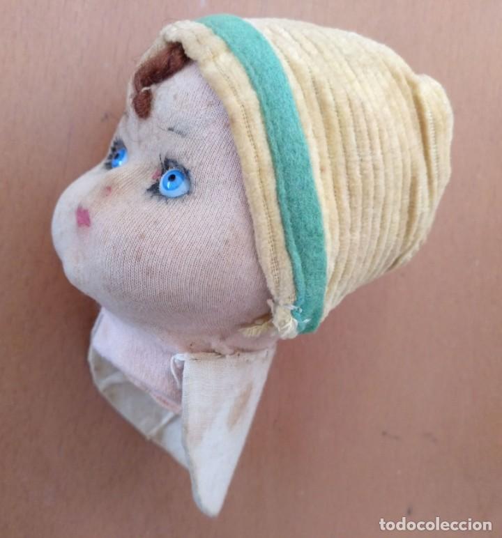 Muñecas Extranjeras: Curiosa y bonita muñeca bolsa en mache, trapo, celuloide y mohair. Ca. 1925 - Foto 6 - 258159090