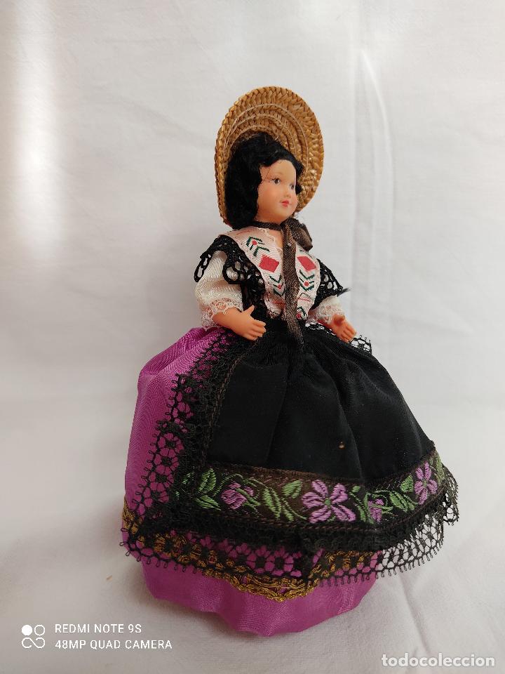 Mu&ntilde;ecas extranjeras: Antigua mu&ntilde;eca regional francesa - Foto 2