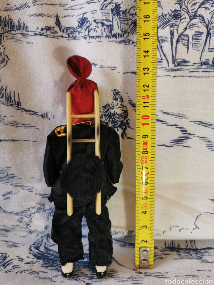 Mu&ntilde;ecas extranjeras: Antiguo mu&ntilde;eco con traje de deshollinador - Foto 2