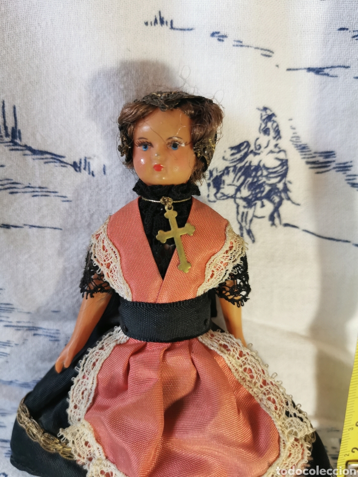 Mu&ntilde;ecas extranjeras: Antigua mu&ntilde;eca con traje de &eacute;poca - Foto 3