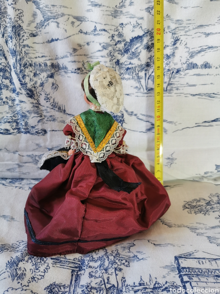 Mu&ntilde;ecas extranjeras: Antigua mu&ntilde;eca con traje regional o de &eacute;poca - Foto 2