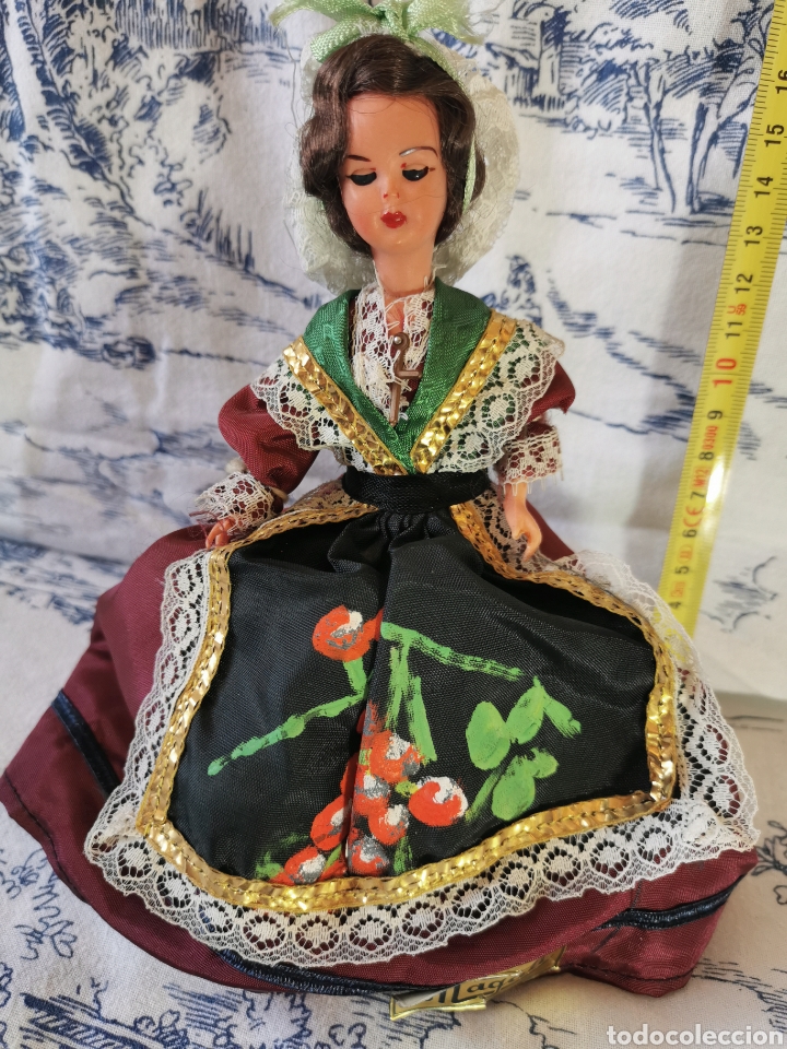 Mu&ntilde;ecas extranjeras: Antigua mu&ntilde;eca con traje regional o de &eacute;poca - Foto 3