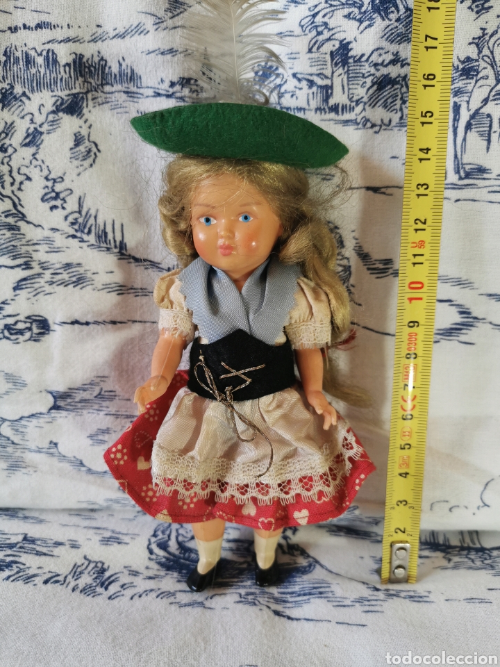 Mu&ntilde;ecas extranjeras: Bonita mu&ntilde;eca celuloide con traje tirolesa - Foto 1