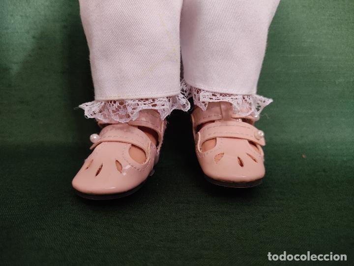 Mu&ntilde;ecas extranjeras: Antigua mu&ntilde;eca de cart&oacute;n piedra - Foto 17