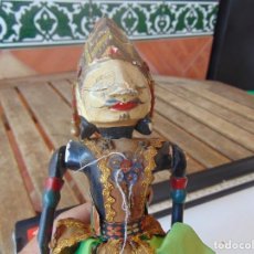 Muñecas Extranjeras: MARIONETA ORIENTAL, INCOMPLETA , INDIONESIA ,ARTICULADA BAILARINA