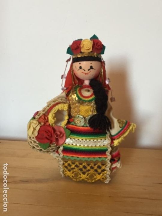 Mu&ntilde;ecas extranjeras: MU&Ntilde;ECA RUSA CON TRAJE TRADICIONAL - Foto 1