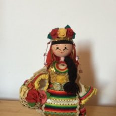 Muñecas Extranjeras: MUÑECA RUSA CON TRAJE TRADICIONAL