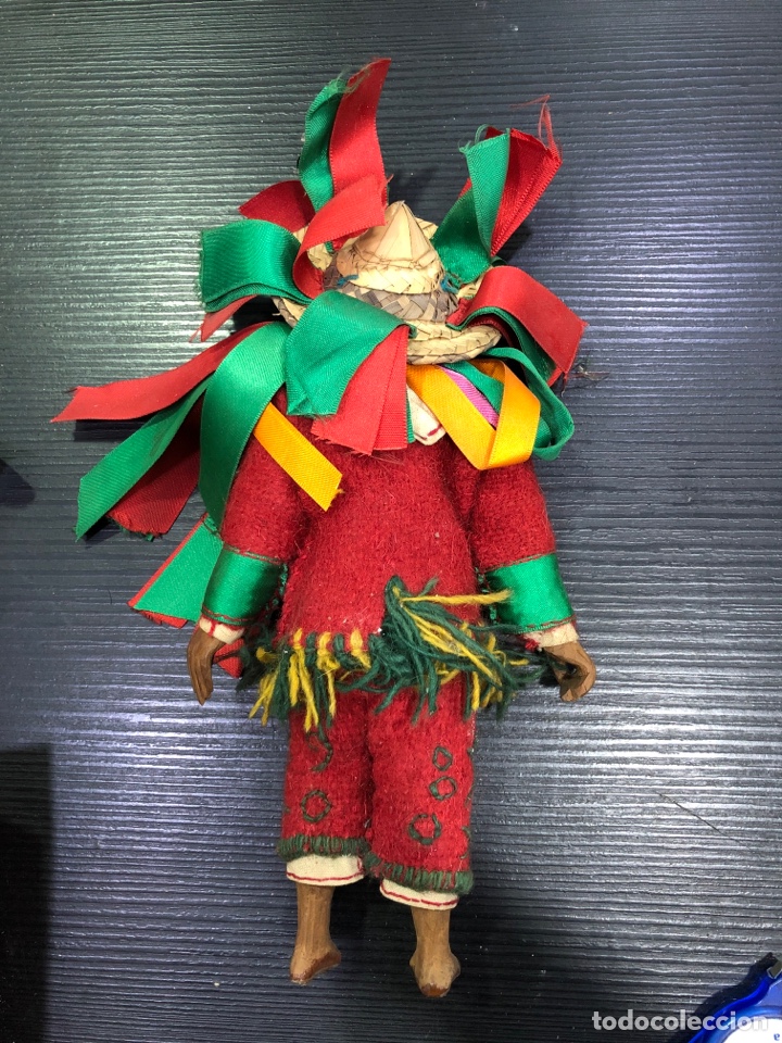 Mu&ntilde;ecas extranjeras: Antigua mu&ntilde;eca indigena de madera (L20) - Foto 2