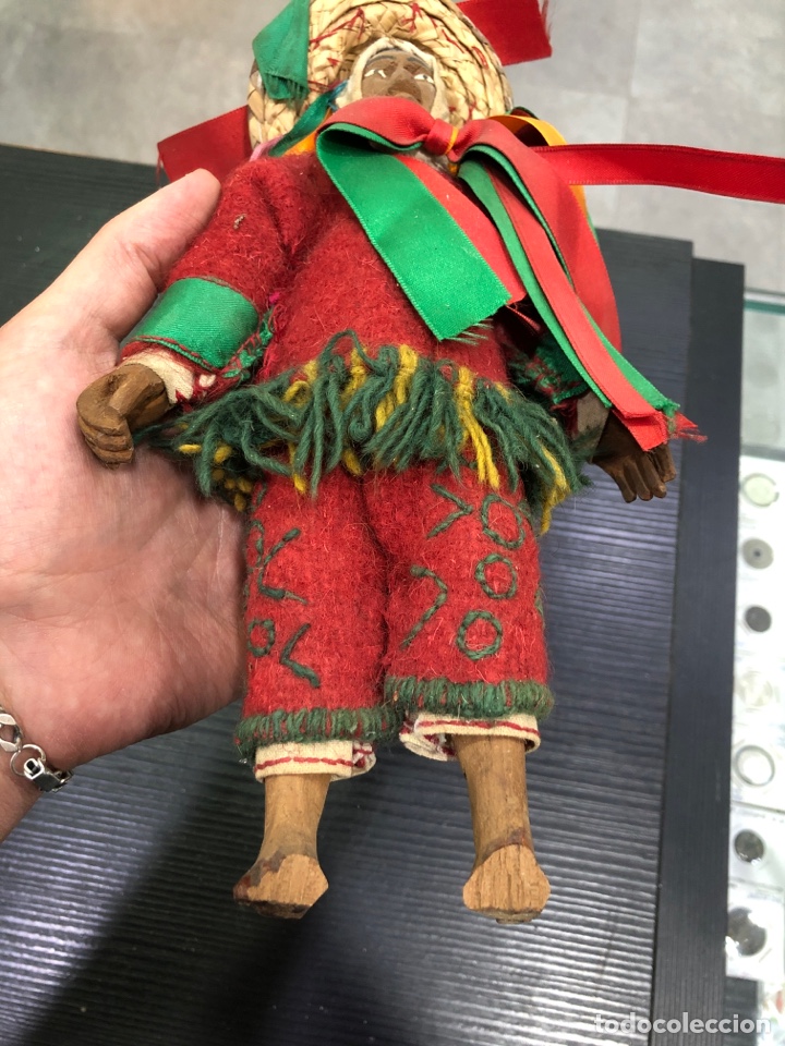 Mu&ntilde;ecas extranjeras: Antigua mu&ntilde;eca indigena de madera (L20) - Foto 4