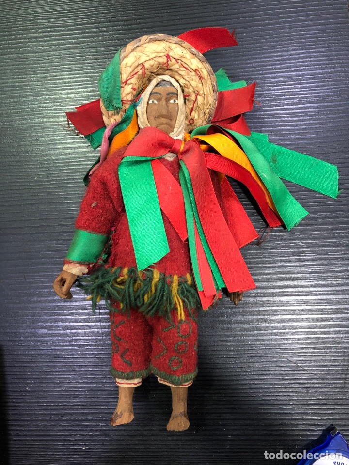 Mu&ntilde;ecas extranjeras: Antigua mu&ntilde;eca indigena de madera (L20) - Foto 1