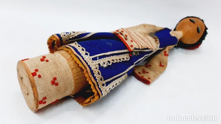 Mu&ntilde;ecas extranjeras: Mu&ntilde;eca de madera popular b&uacute;lgara grande vintage - Foto 7