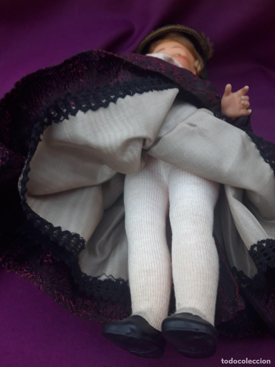 Mu&ntilde;ecas extranjeras: Mu&ntilde;eca souvenir de Austria, hacia 1950. - Foto 2