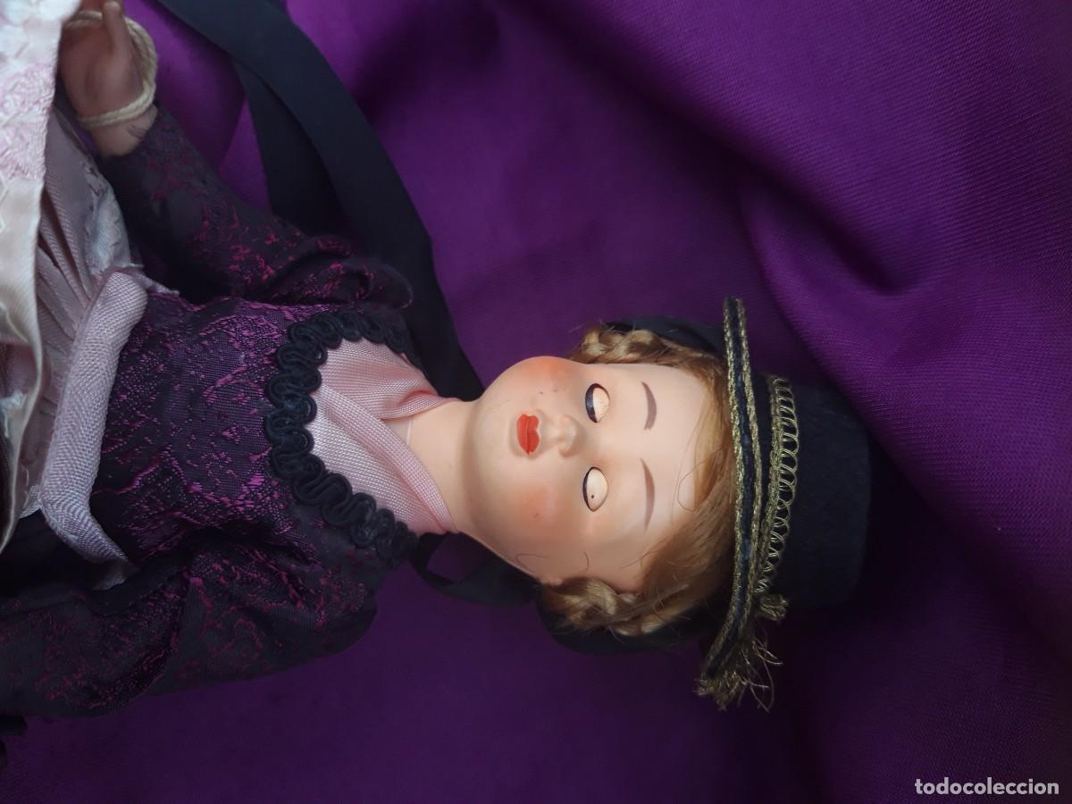 Mu&ntilde;ecas extranjeras: Mu&ntilde;eca souvenir de Austria, hacia 1950. - Foto 7