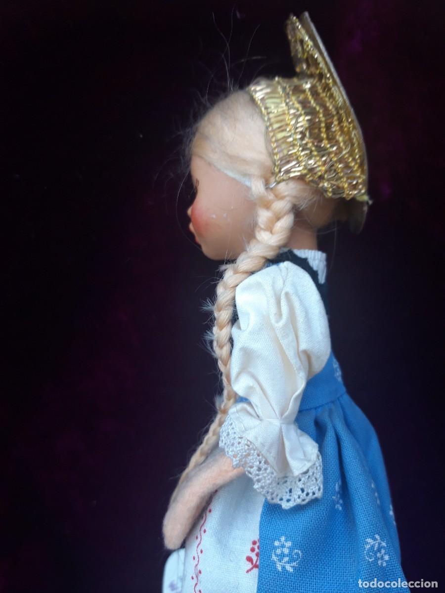 Mu&ntilde;ecas extranjeras: Mu&ntilde;eca souvenir de Austria, hacia 1950. - Foto 5