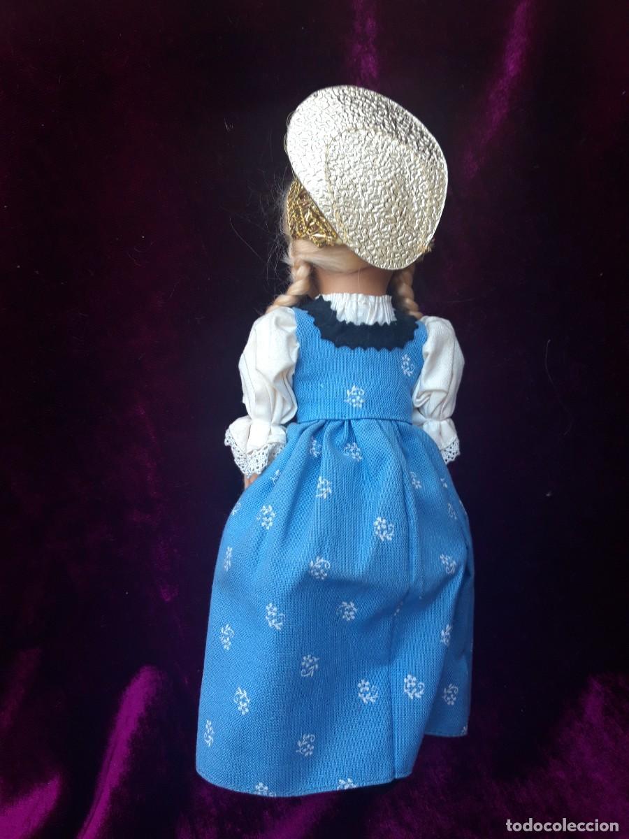 Mu&ntilde;ecas extranjeras: Mu&ntilde;eca souvenir de Austria, hacia 1950. - Foto 6