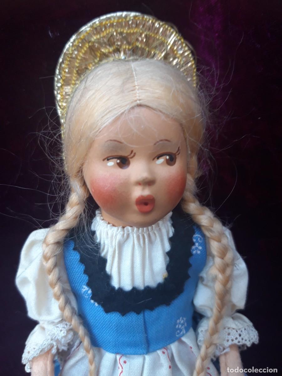 Mu&ntilde;ecas extranjeras: Mu&ntilde;eca souvenir de Austria, hacia 1950. - Foto 7