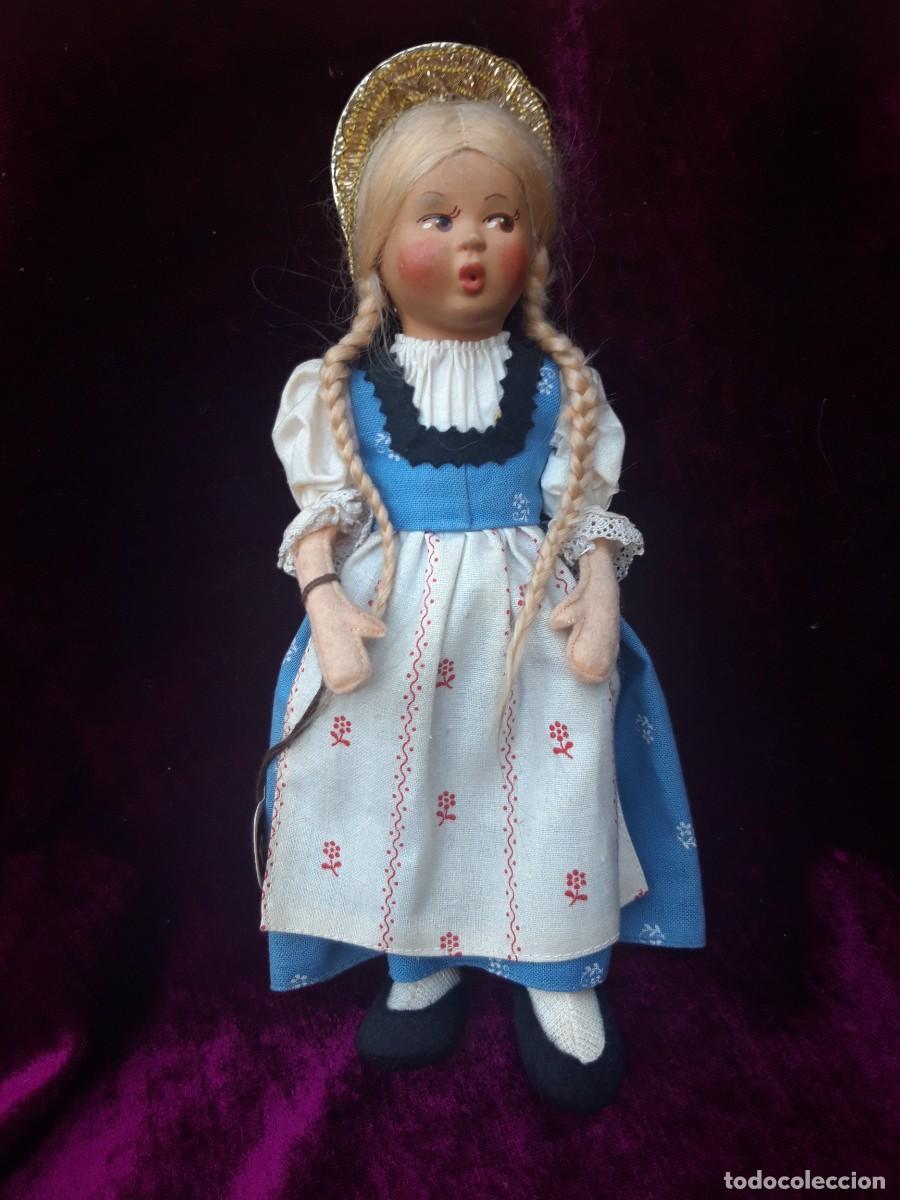 Mu&ntilde;ecas extranjeras: Mu&ntilde;eca souvenir de Austria, hacia 1950. - Foto 1