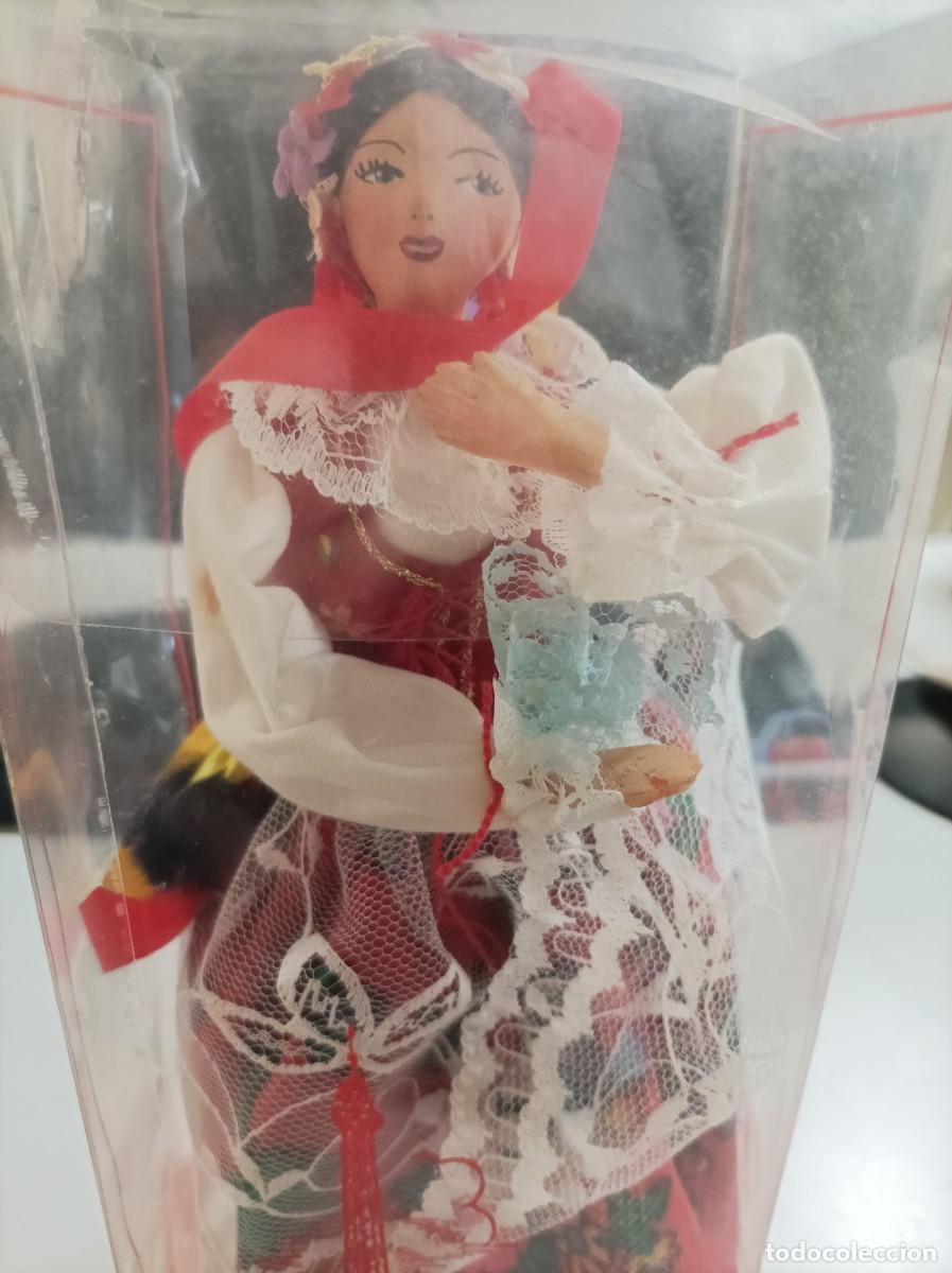 Mu&ntilde;ecas extranjeras: Mu&ntilde;ecas regionales del mundo - BERL&Iacute;N - Foto 1