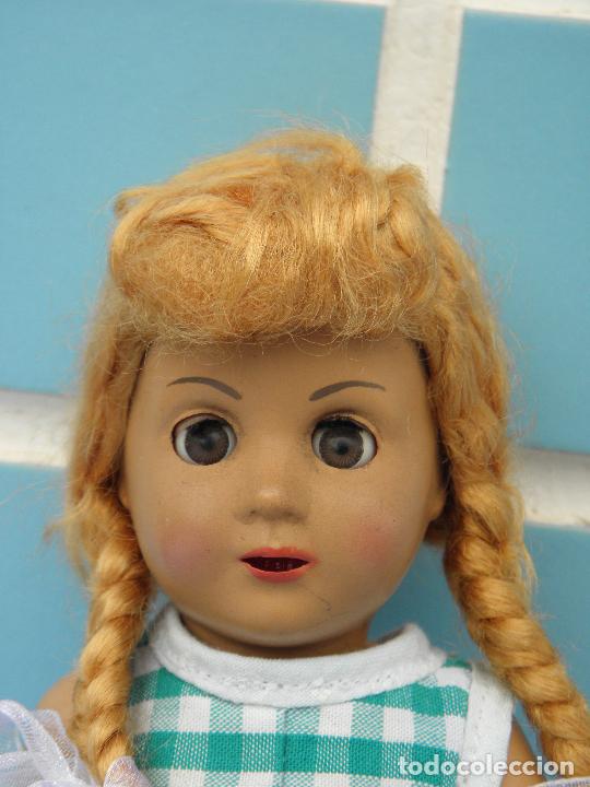 Mu&ntilde;ecas extranjeras: Antigua mu&ntilde;eca de celuloide de los a&ntilde;os 50 - 60 - Foto 2
