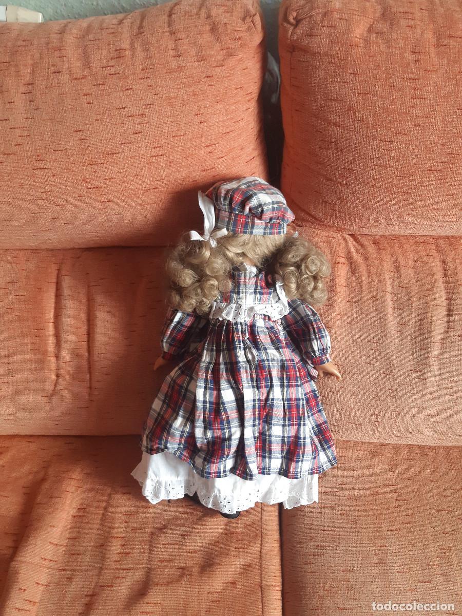 Mu&ntilde;ecas extranjeras: Mu&ntilde;eca antigua con piernas ropa - Foto 2