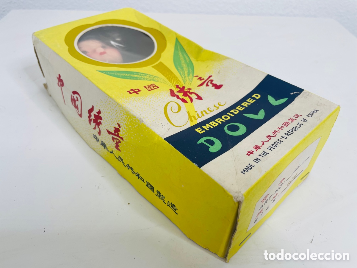 Mu&ntilde;ecas extranjeras: Chinese Embroidered Doll 1960s - Foto 2