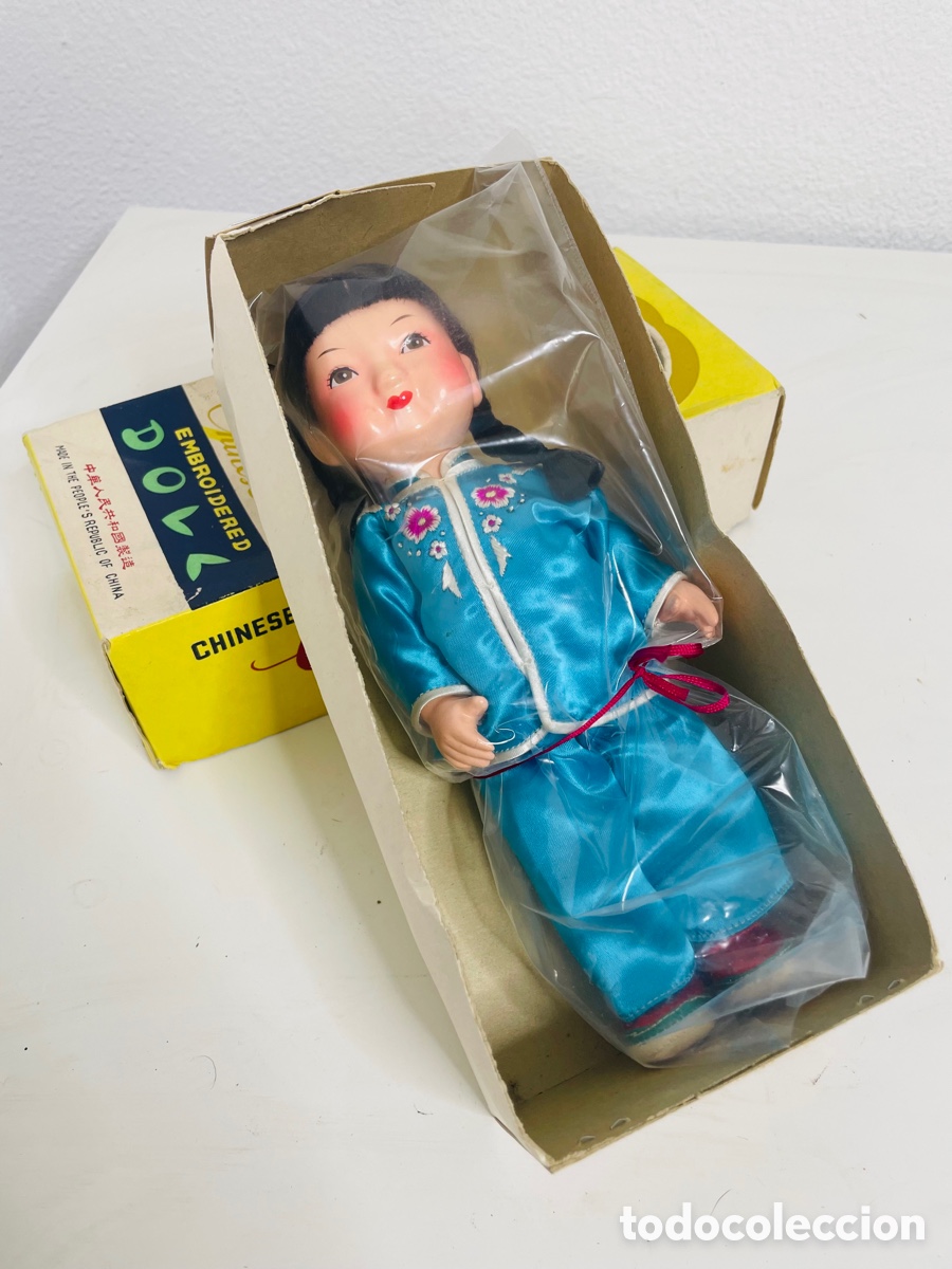 Mu&ntilde;ecas extranjeras: Chinese Embroidered Doll 1960s - Foto 4