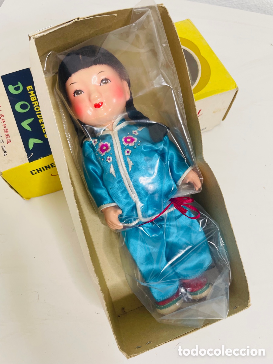 Mu&ntilde;ecas extranjeras: Chinese Embroidered Doll 1960s - Foto 5