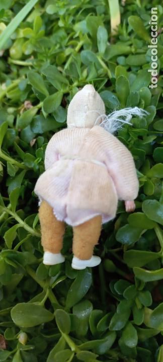 Mu&ntilde;ecas extranjeras: Antiguo mu&ntilde;eco beb&eacute; creo que de celuloide. Miniatura, casa de mu&ntilde;ecas.. - Foto 3