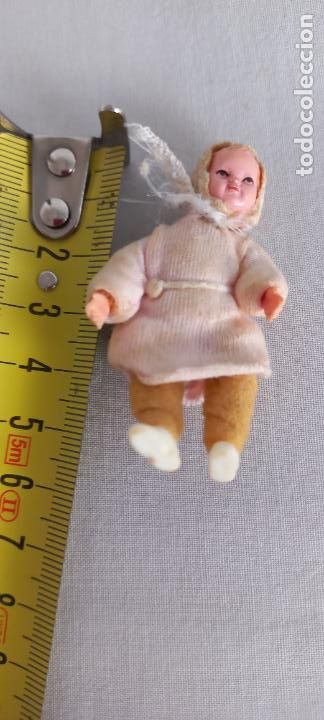 Mu&ntilde;ecas extranjeras: Antiguo mu&ntilde;eco beb&eacute; creo que de celuloide. Miniatura, casa de mu&ntilde;ecas.. - Foto 5
