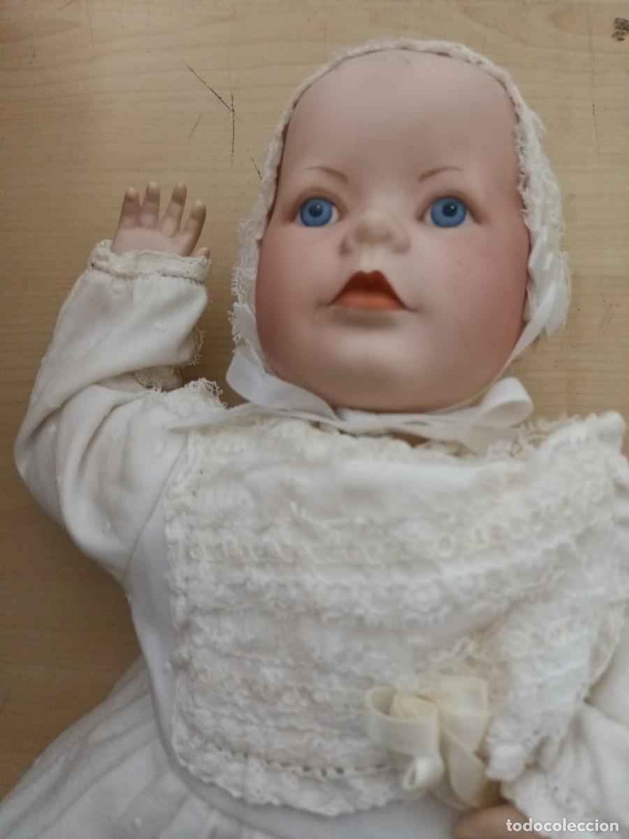 Mu&ntilde;ecas extranjeras: Mu&ntilde;eco de porcelana de la marca Franklin Herloom - Foto 1