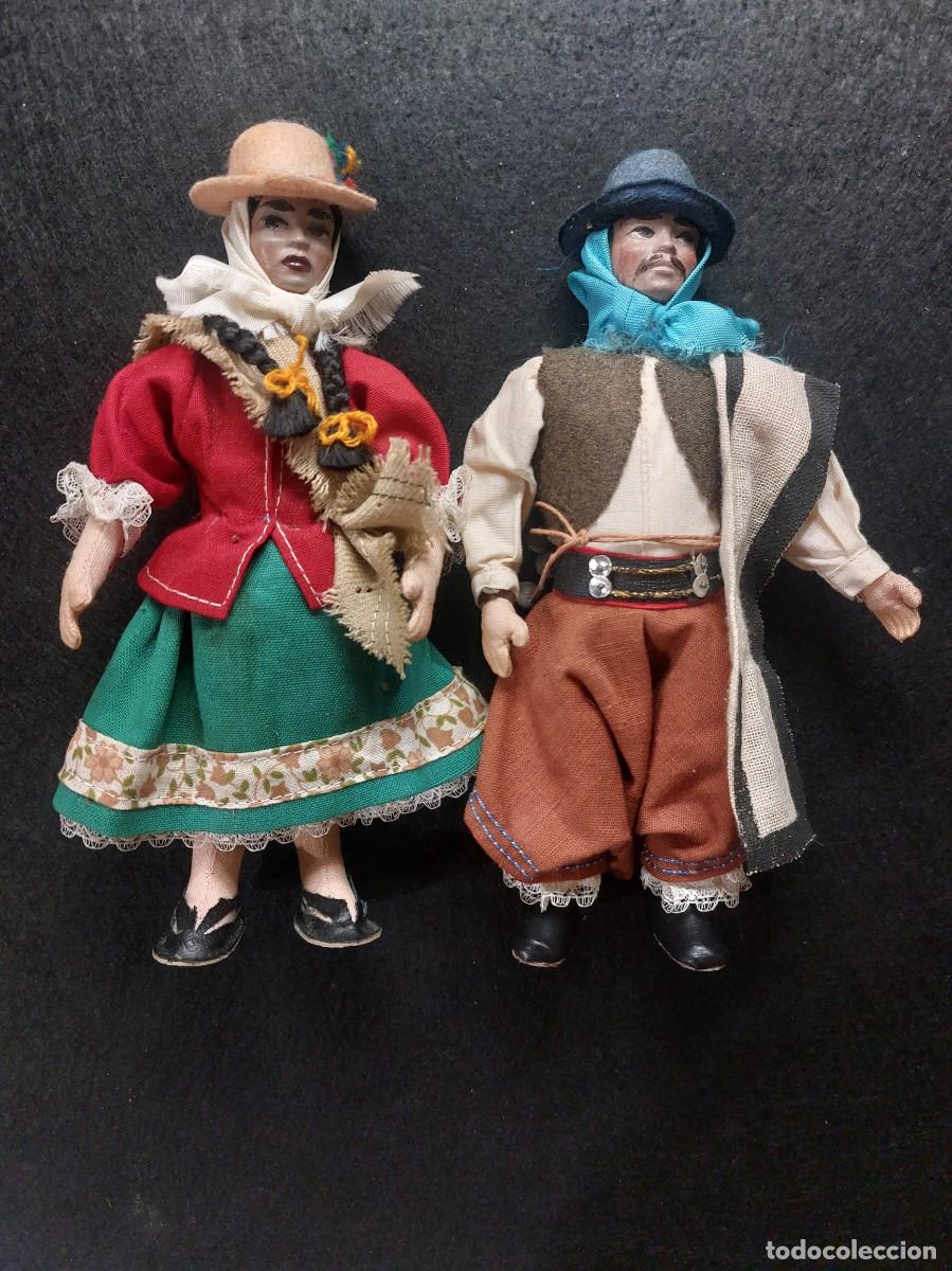 Mu&ntilde;ecas extranjeras: PAREJA DE MU&Ntilde;ECOS TRADICIONALES - Foto 1
