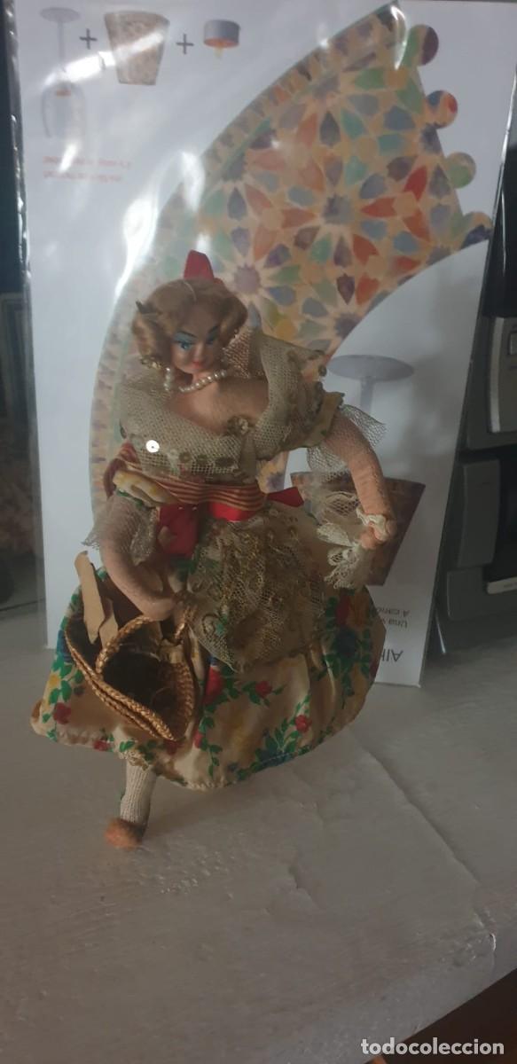 Mu&ntilde;ecas extranjeras: Mu&ntilde;eca antigua vestida de fallera. - Foto 1