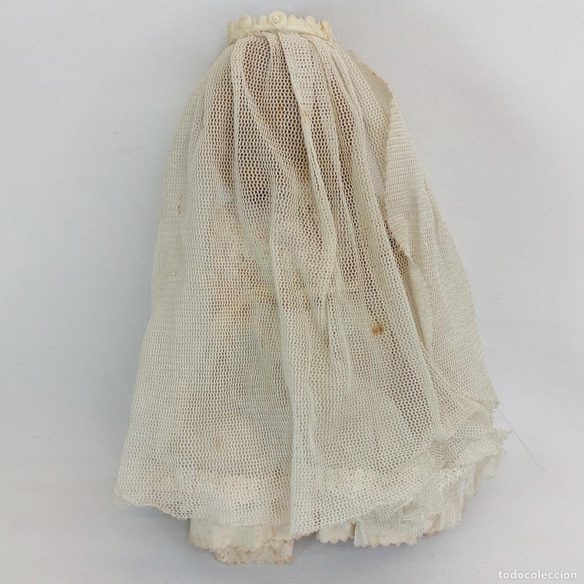 Mu&ntilde;ecas extranjeras: MU&Ntilde;ECA DE CELULOIDE VESTIDA DE COMUNION. 18cm. - Foto 2