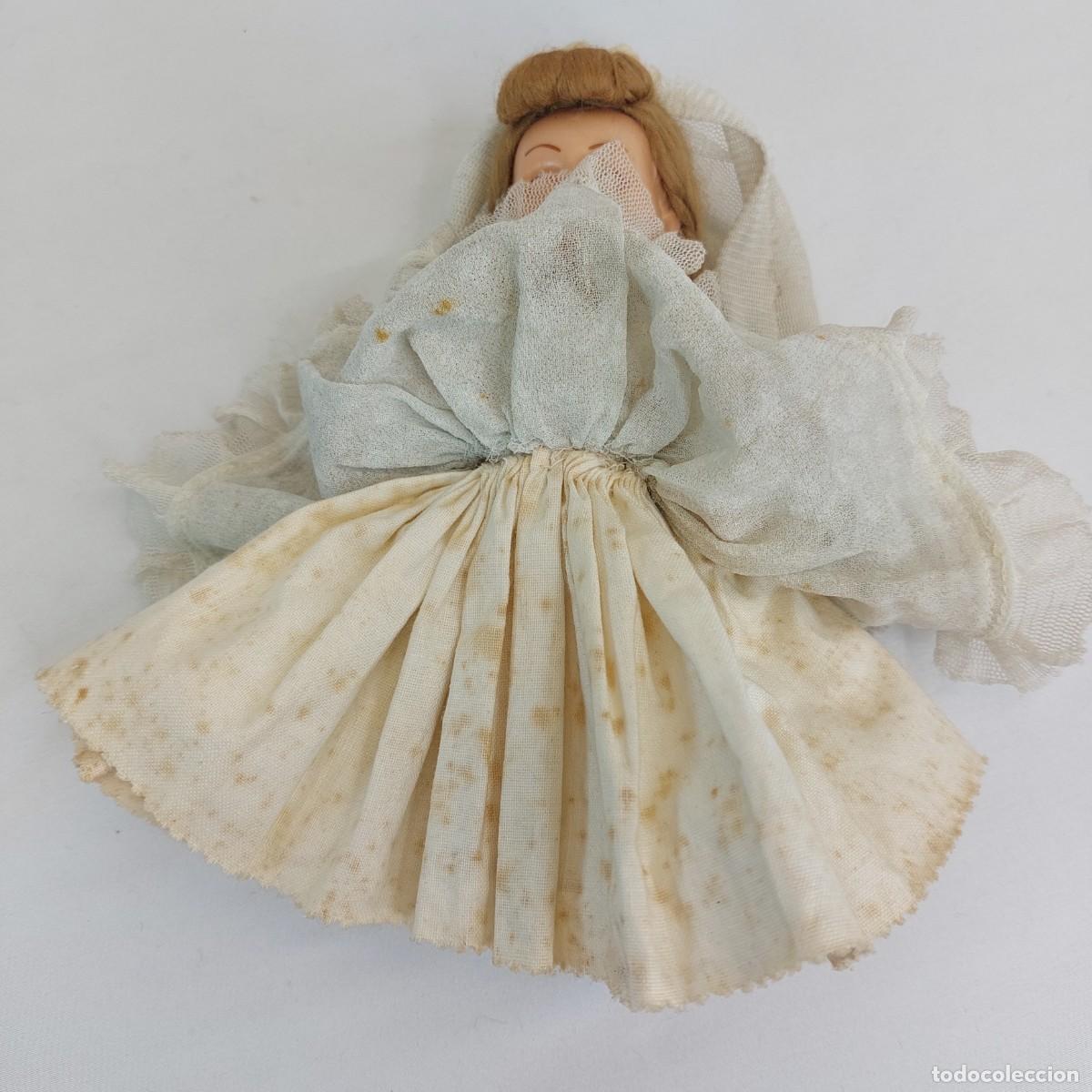 Mu&ntilde;ecas extranjeras: MU&Ntilde;ECA DE CELULOIDE VESTIDA DE COMUNION. 18cm. - Foto 5