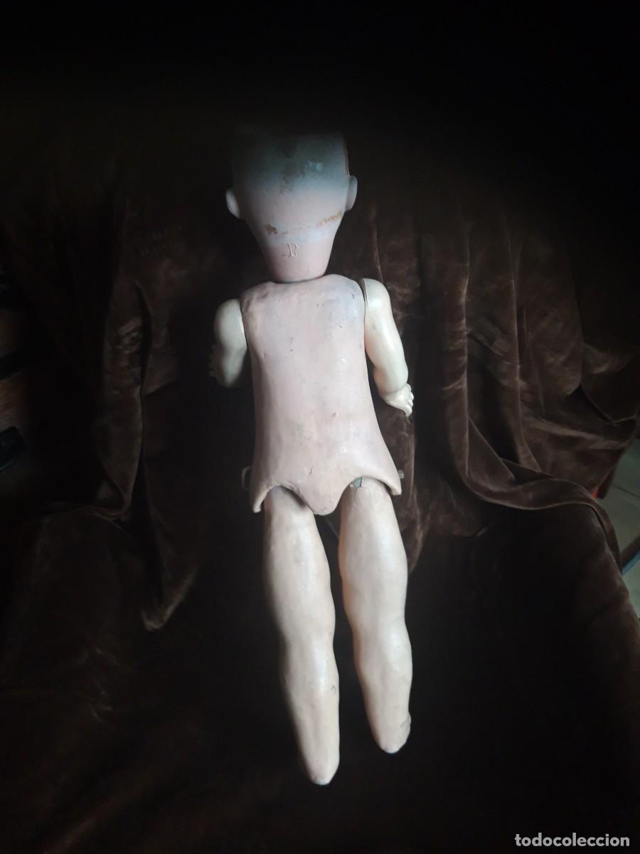 Mu&ntilde;ecas extranjeras: Mu&ntilde;eca andadora de composicion, hacia 1900. - Foto 11