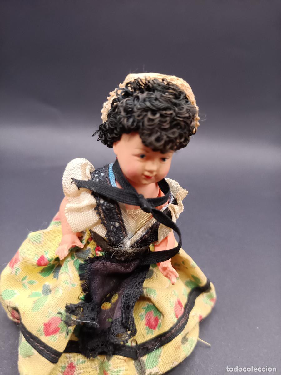 Mu&ntilde;ecas extranjeras: Mu&ntilde;eca antigua coleccion international - Foto 1