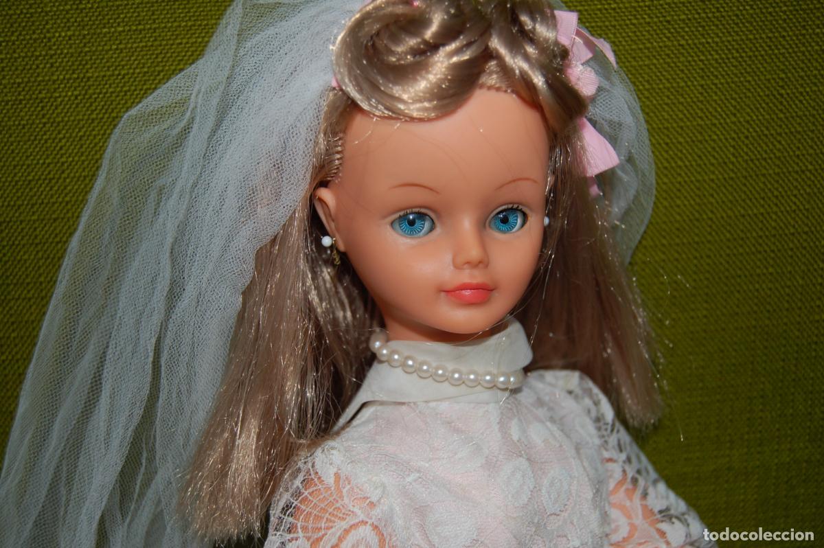 Mu&ntilde;ecas extranjeras: lote de mu&ntilde;eca cathy de bella y vestidos - Foto 2