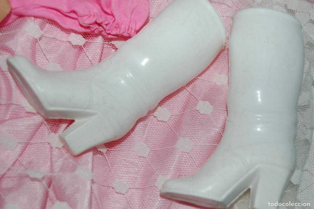 Mu&ntilde;ecas extranjeras: lote de mu&ntilde;eca cathy de bella y vestidos - Foto 8