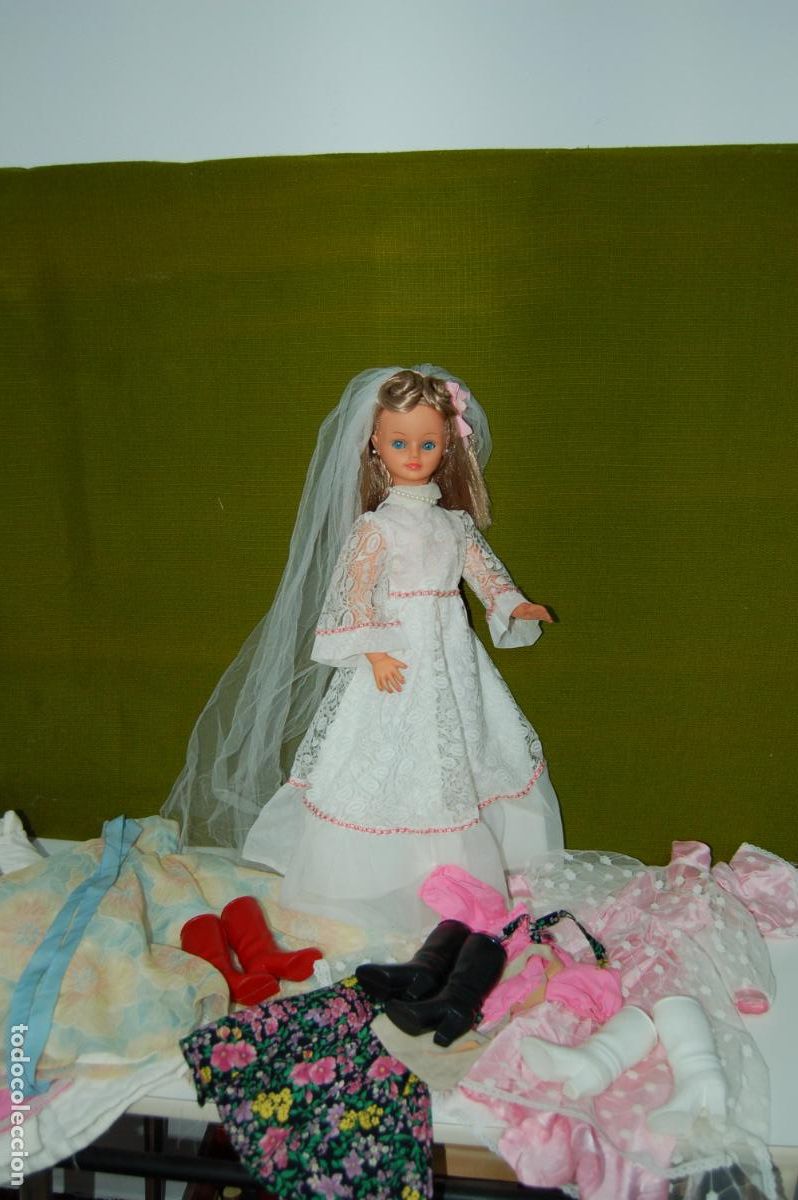 Mu&ntilde;ecas extranjeras: lote de mu&ntilde;eca cathy de bella y vestidos - Foto 17