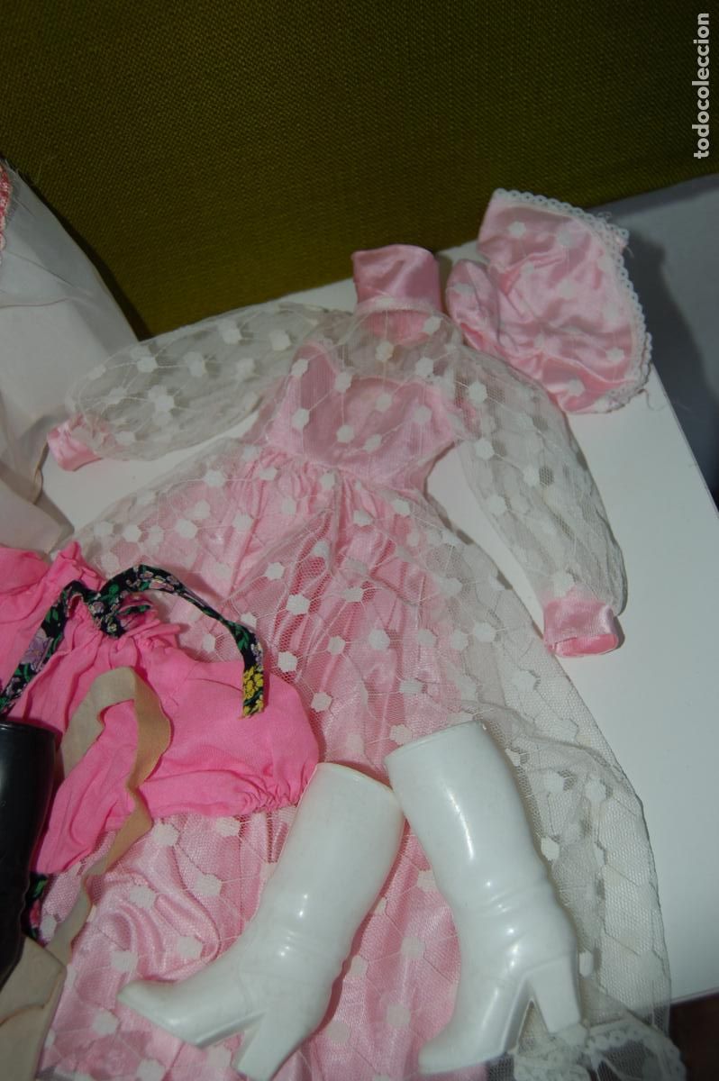 Mu&ntilde;ecas extranjeras: lote de mu&ntilde;eca cathy de bella y vestidos - Foto 18